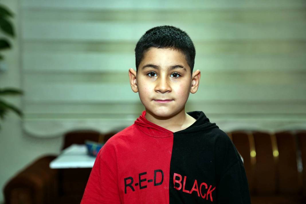 Çocuklarına hem baba, hem anne oldu: Duygulandıran videonun ardından dram çıktı! Evde yemek yapan baba beğeni topladı 25